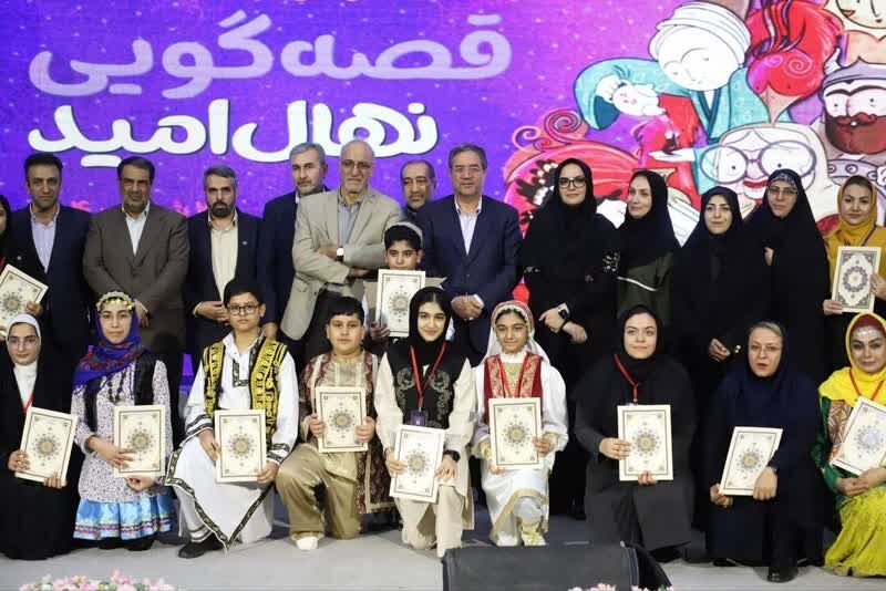 درخشش سارینا سیفی در جشنواره قصهگویی نهال امید