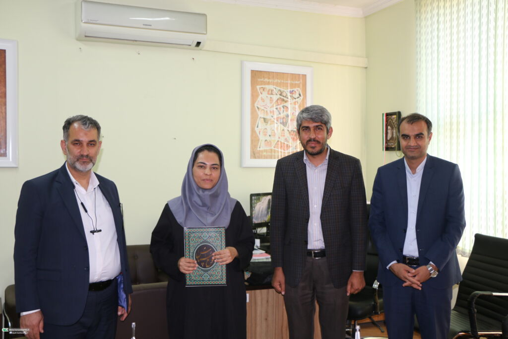 تجلیل از عوامل نمایش عروسکی «قلب آدم برفی» در کانون فارس