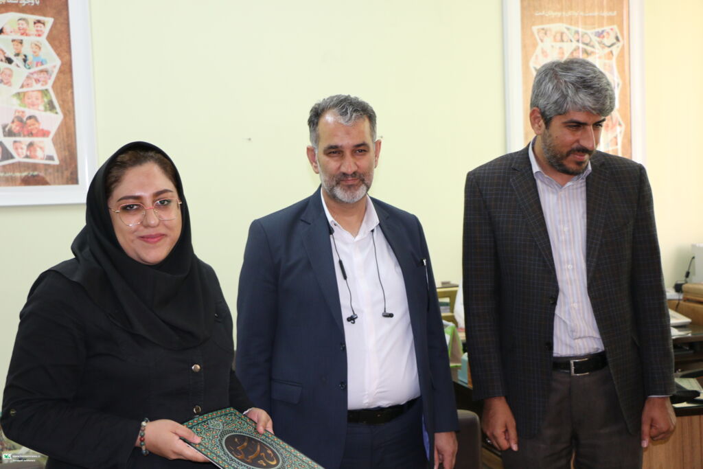 تجلیل از عوامل نمایش عروسکی «قلب آدم برفی» در کانون فارس