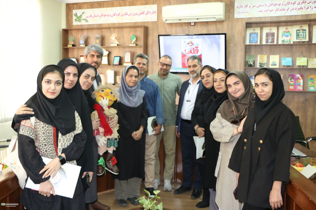 تجلیل از عوامل نمایش عروسکی «قلب آدم برفی» در کانون فارس