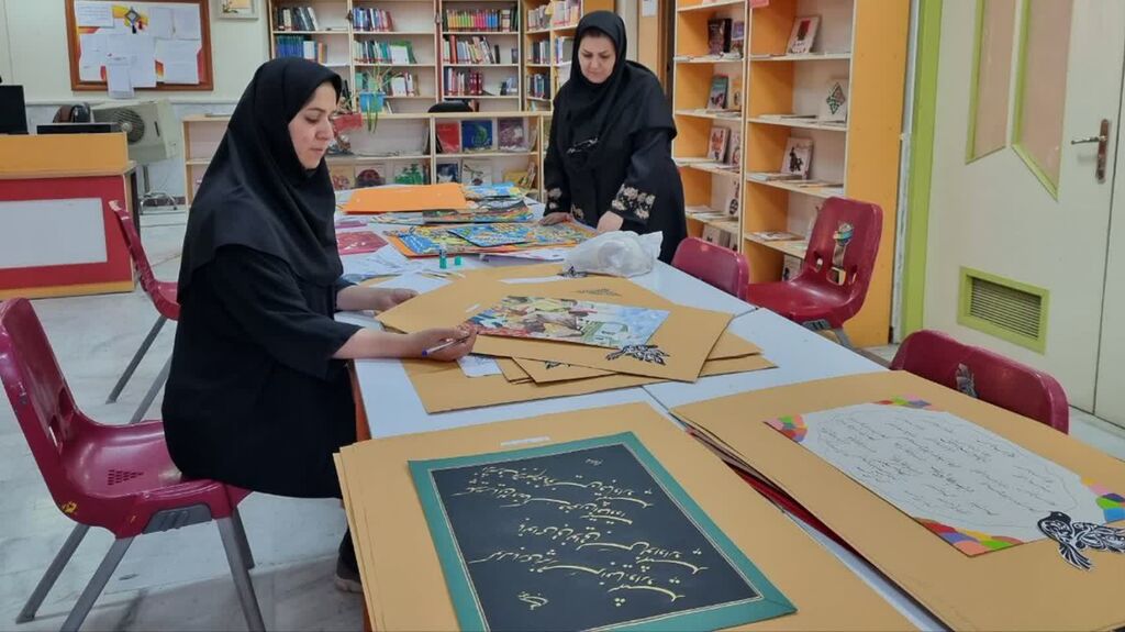 نمایشگاه آثار جشنواره رنگ و رهایی در مرکز فرهنگی و هنری آفرینش کرمانشاه