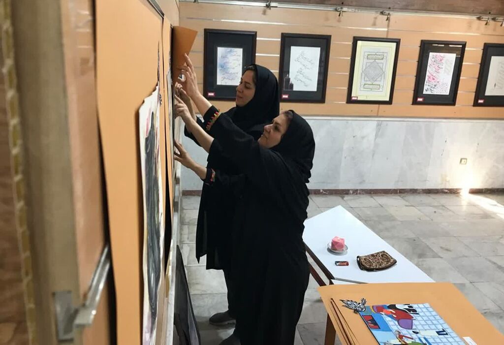 نمایشگاه آثار جشنواره رنگ و رهایی در مرکز فرهنگی و هنری آفرینش کرمانشاه
