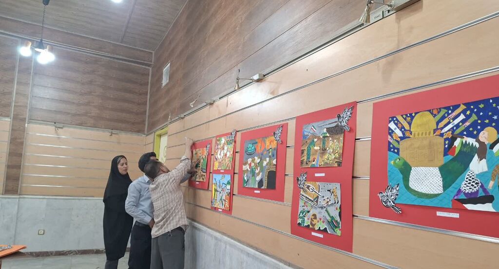 نمایشگاه آثار جشنواره رنگ و رهایی در مرکز فرهنگی و هنری آفرینش کرمانشاه