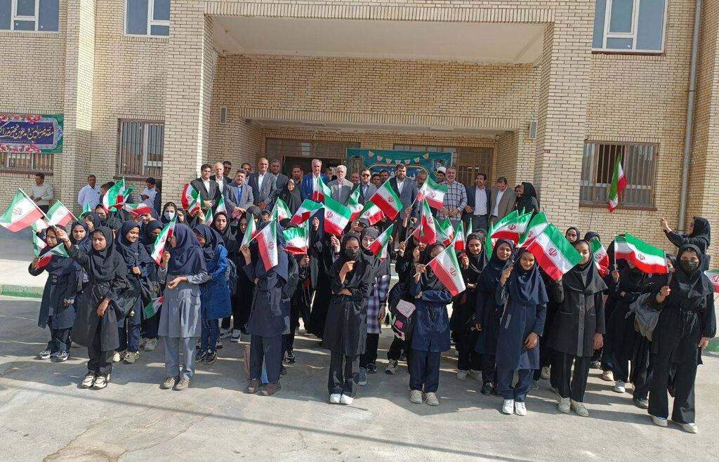 گشایش مدرسه ۱۴ کلاسه شهیدان آبیز در زاهدان با حضور مدیرعامل کانون گشایش مدرسه ۱۴ کلاسه شهیدان آبیز در زاهدان با حضور مدیرعامل کانون