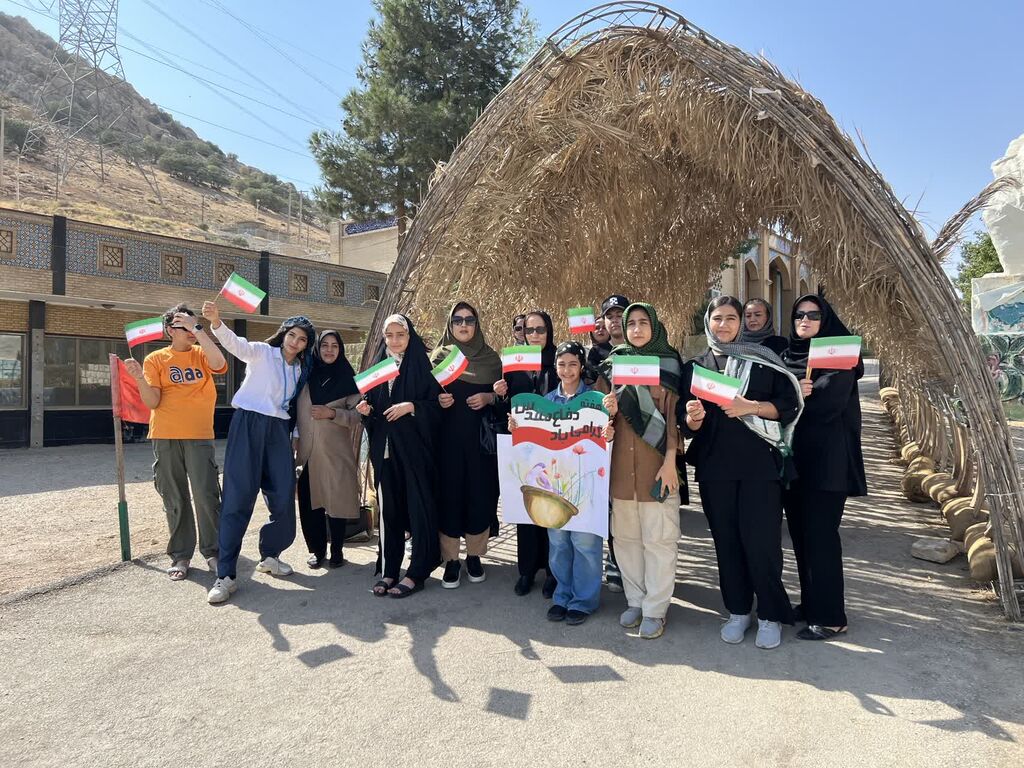 بازدید اعضا و مربیان مراکز شماره ۱ و۲ اسلامآبادغرب از یادمان دفاع مقدس