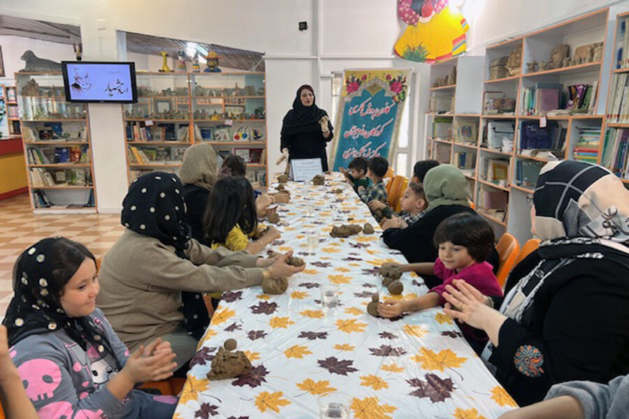 ویژه‌برنامه «قصه من و تو»در کانون انزلی؛ پیوند مادران و کودکان با هنر، بازی و قصه‌گویی