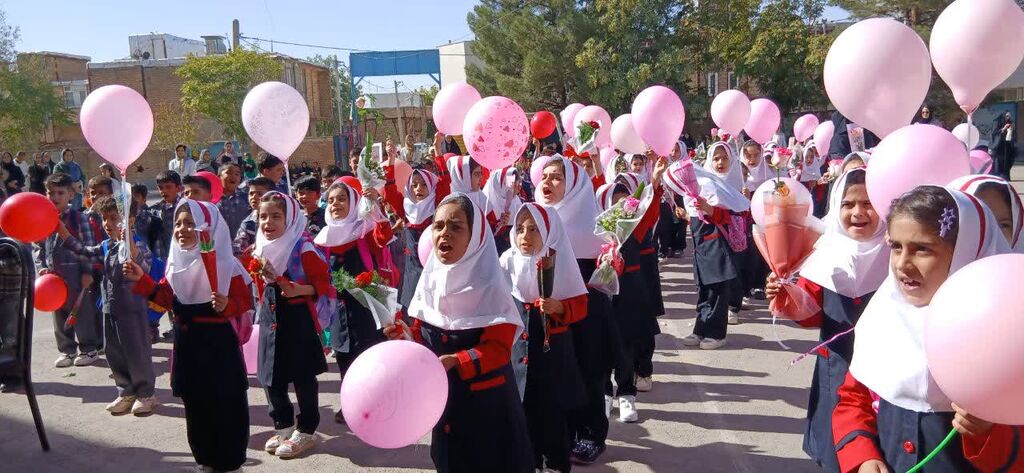 برگزاری جشن شکوفهها با همکاری مرکز کنگاور