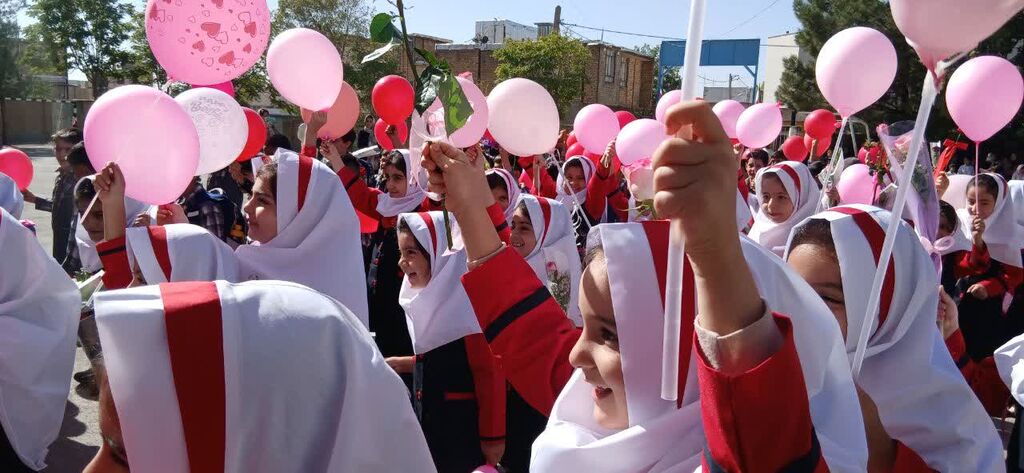 برگزاری جشن شکوفهها با همکاری مرکز کنگاور