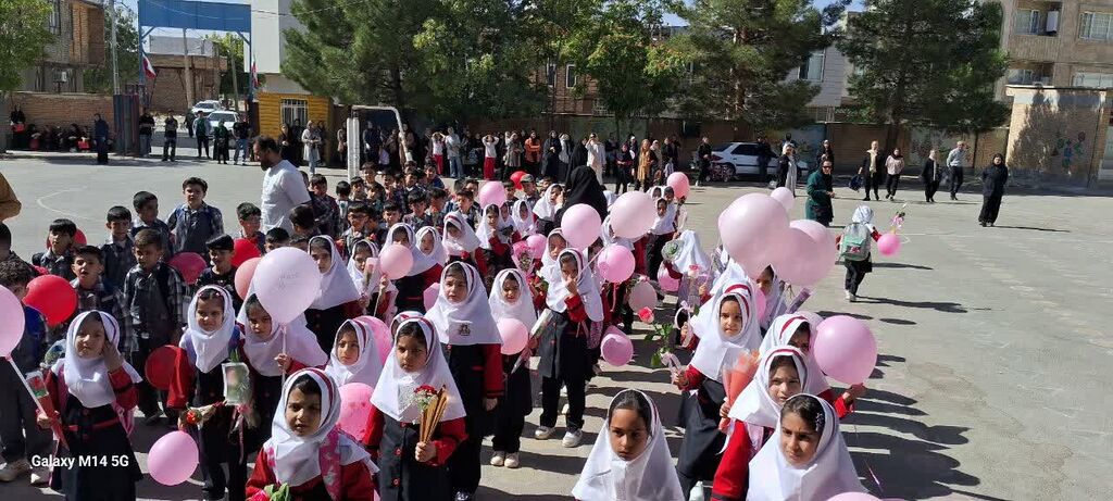 برگزاری جشن شکوفهها با همکاری مرکز کنگاور
