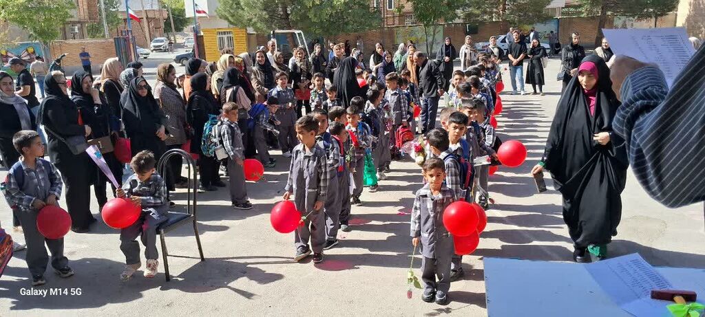 برگزاری جشن شکوفهها با همکاری مرکز کنگاور