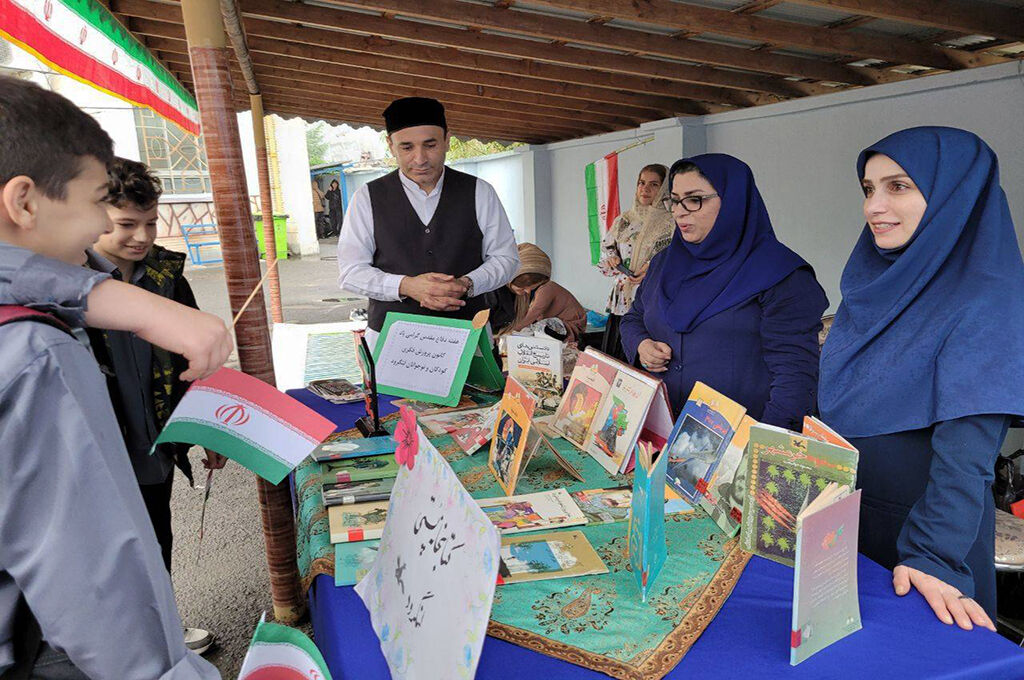 مراکز کانون گیلان با برپایی نمایشگاه کتاب پذیرای مخاطبان است/ مربیان راویان روایتهای پایداریمیشوند