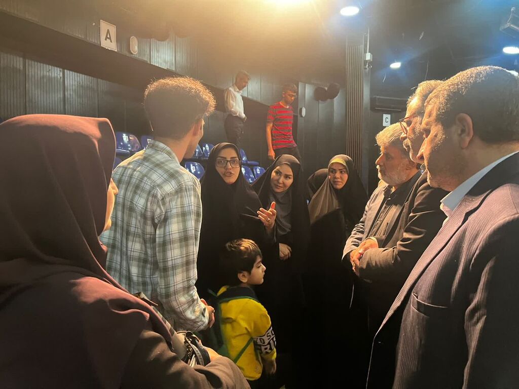 اجرای نمایش روژا دلنیا باش با حضور مسئولان استان کرمانشاه