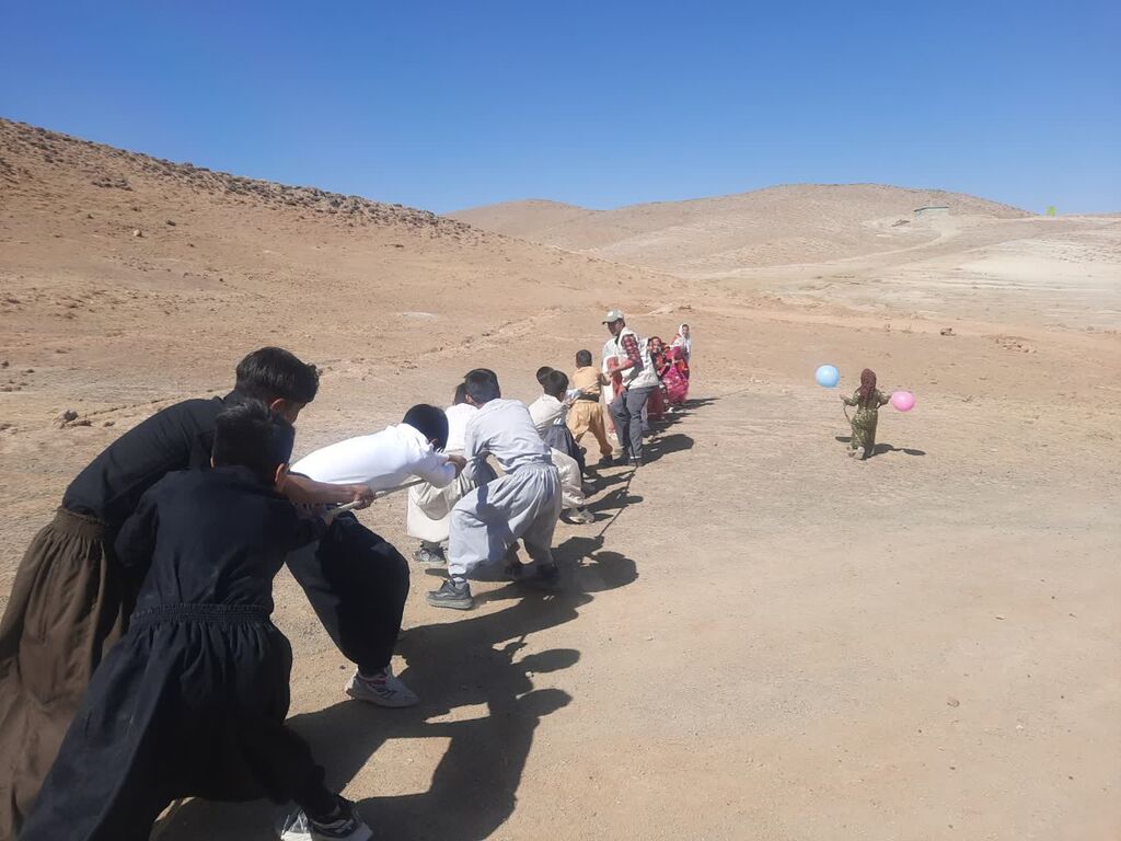 به صدا درآمدن زنگ آغاز سال تحصیلی در عشایر ایل نیازی با پیک امید کانون همدان