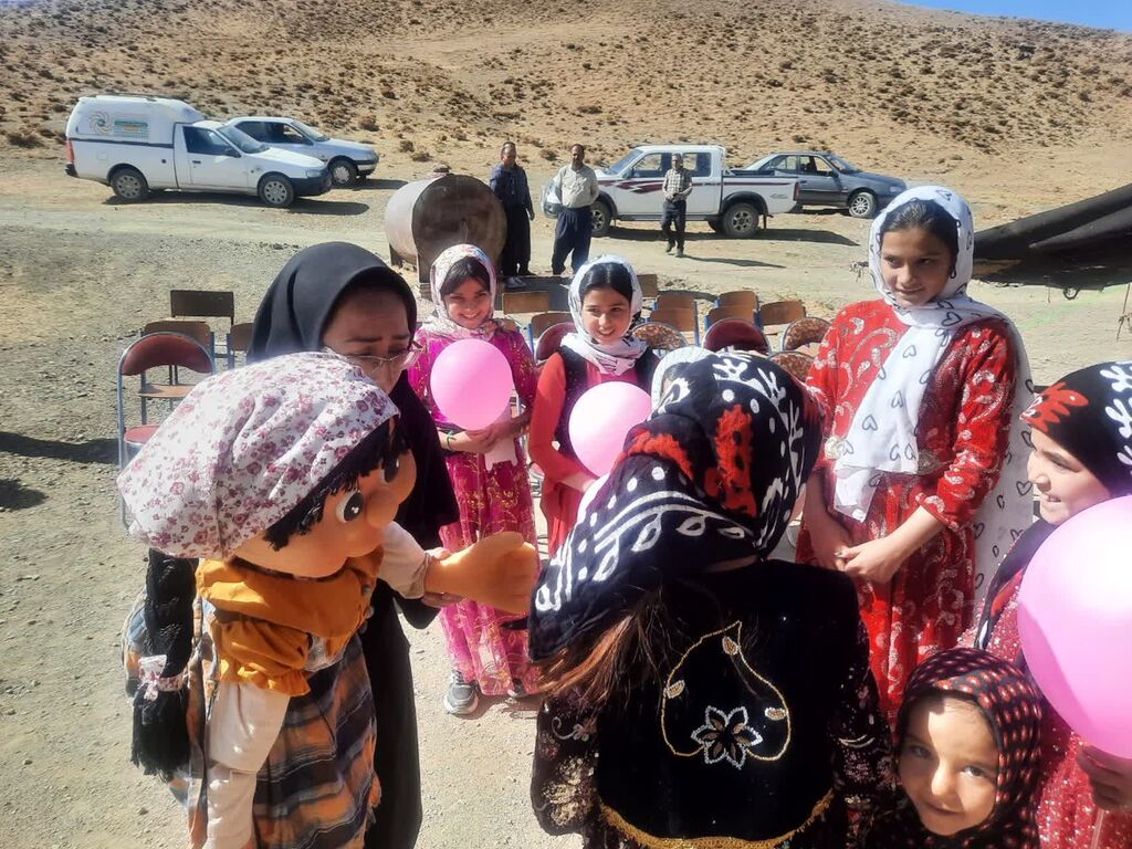 به صدا درآمدن زنگ آغاز سال تحصیلی در عشایر ایل نیازی با پیک امید کانون همدان
