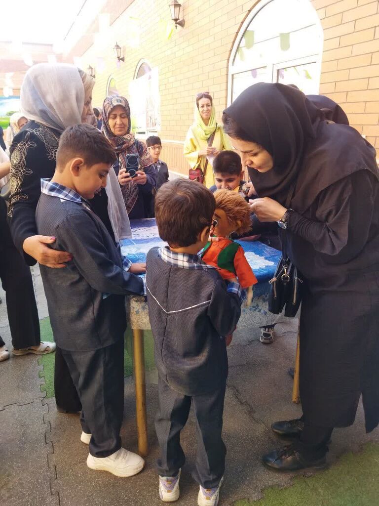 حضور مربیان مرکز فراگیر کانون همدان در مدرسه کودکان اوتیسم