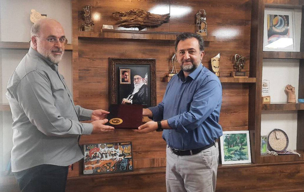 شهروز حقی دبیر انجمن سرود کانون شهروز حقی دبیر انجمن سرود کانون شد