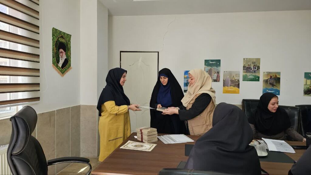 تجلیل مدیر کل کانون البرز از مسئولان مراکز