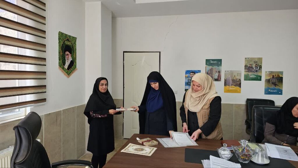 تجلیل مدیر کل کانون البرز از مسئولان مراکز