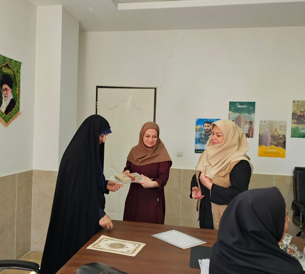 تجلیل مدیر کل کانون البرز از مسئولان مراکز