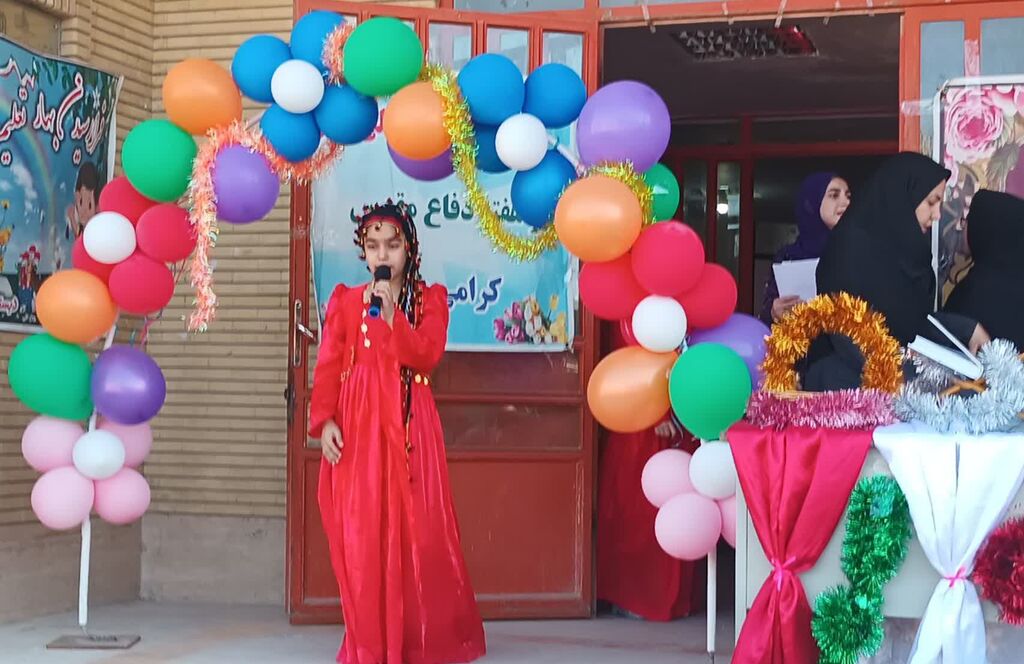 آغاز سال تحصیلی با هنر و یاد حماسهسازان در مدرسه احسان ثلاث باباجانی