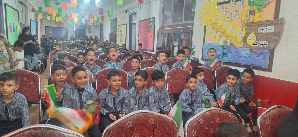 «ماهی رنگین‌کمان» با پیام مهربانی به جشن شکوفه‌های شیراز رفت