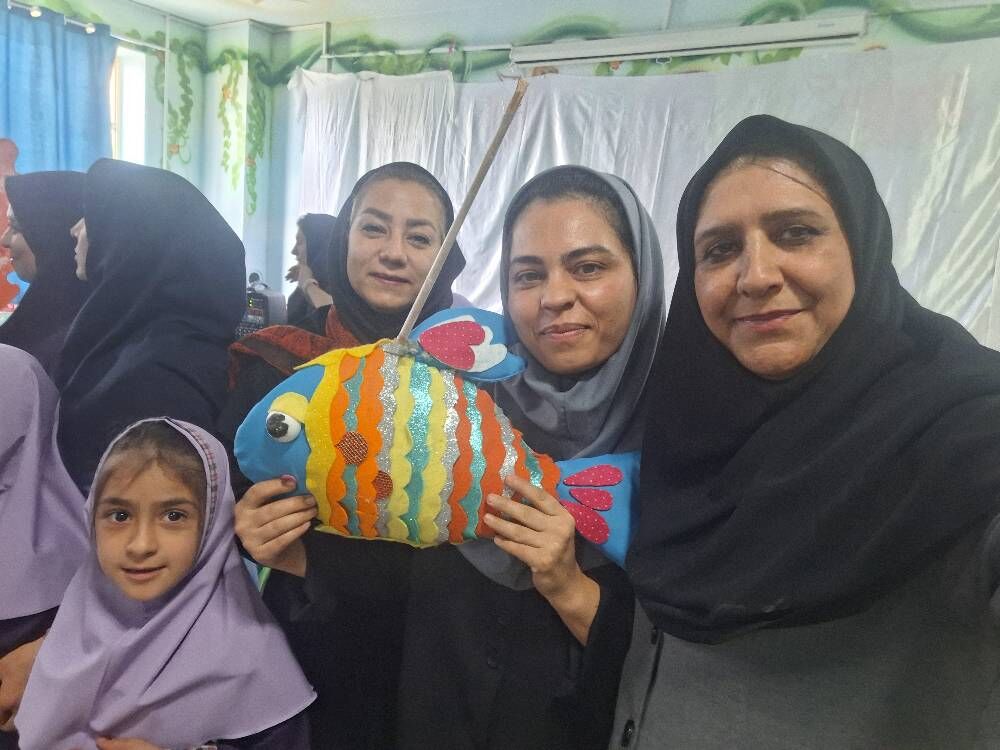 «ماهی رنگین‌کمان» با پیام مهربانی به جشن شکوفه‌های شیراز رفت