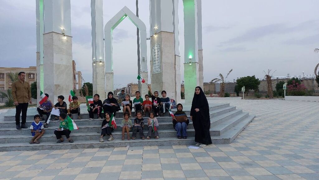 حضور کودکان و نوجوانان لیکک در مراسم عطرافشانی مزار شهداء