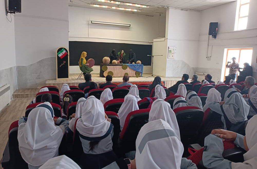 مدیرعامل از مدرسهها و مراکز کانون شمال سیستان و بلوچستان بازدید کرد