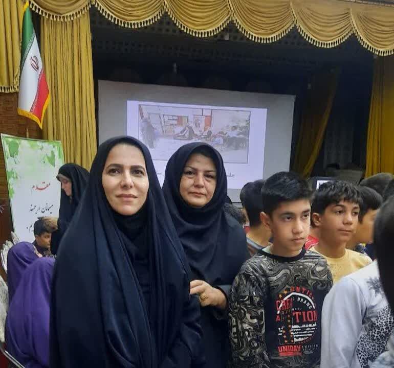 حضور اعضا و مربیان مراکز کانون کرمانشاه در نمایشگاه دفاع مقدس