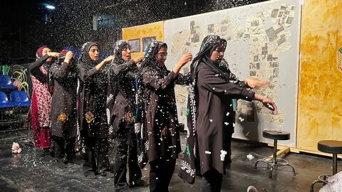 نمایش روژا دلنیا باش