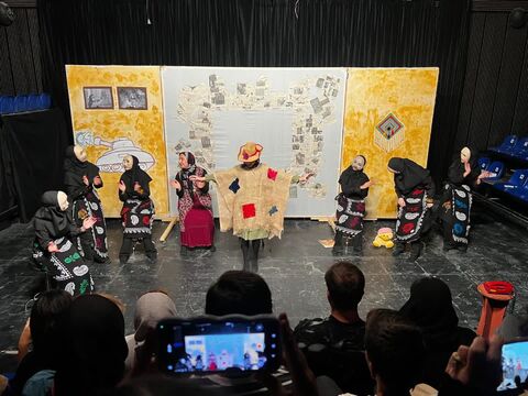 نمایش روژا دلنیا باش