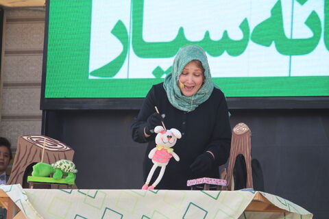 در سردترین شهر استان با استقبال گرم و بی نظیر کودکان، نوجوانان و خانواده های محترم از تماشاخانه سیار کانون پرورش در اولین مقصد خود در سراب.