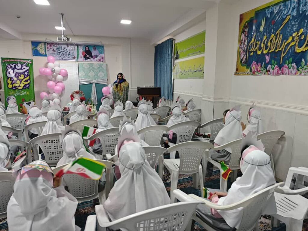 بازدید مسئول مجتمع آفرینش بندرعباس از دبستان نجمیه