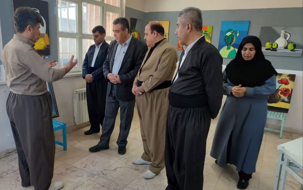 بازگشایی نمایشگاه آثار هنری به مناسبت هفته دفاع مقدس در مرکز روانسر