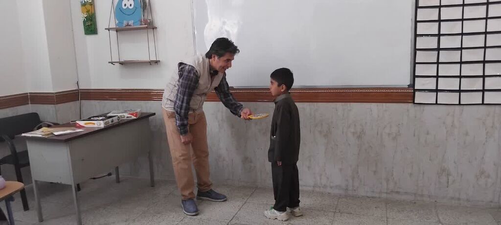 گرامیداشت آغاز سال تحصیلی با یاد شهدا در کتابخانه سیار روستایی البرز