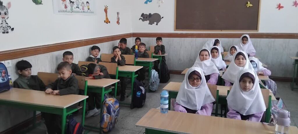 گرامیداشت آغاز سال تحصیلی با یاد شهدا در کتابخانه سیار روستایی البرز