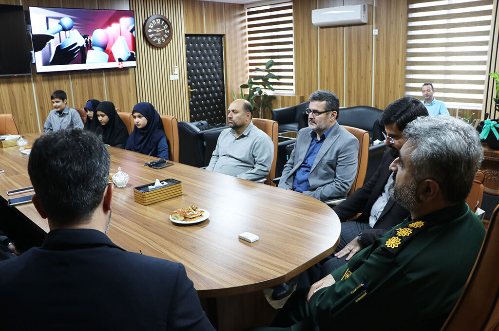 نشست کانونیها با یادگار ماندگارهشت سال دفاع مقدس