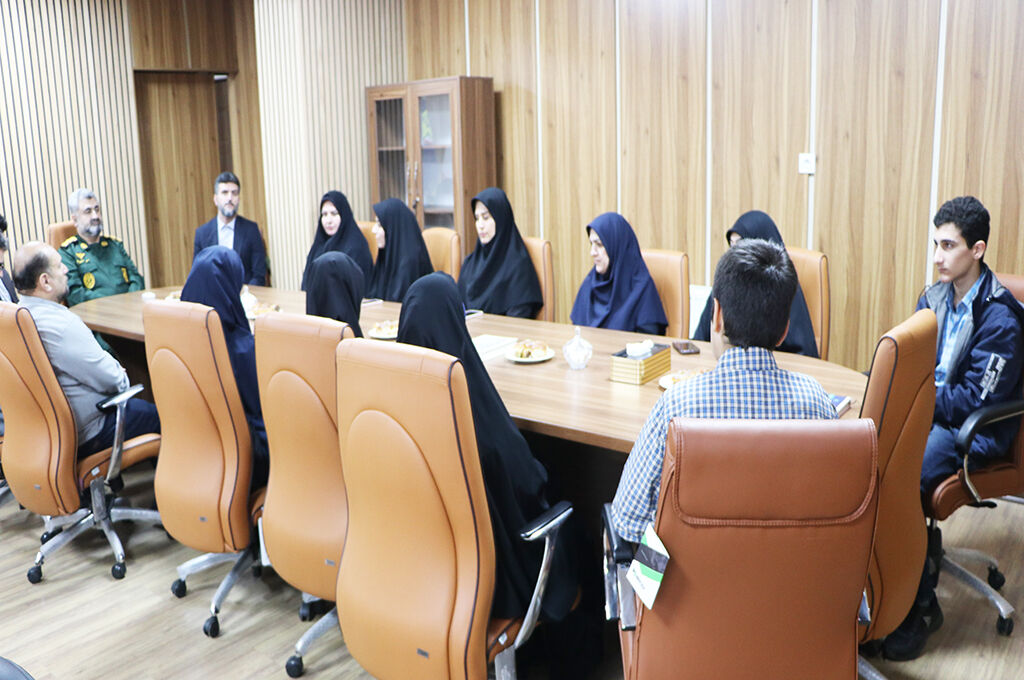 نشست کانونیها با یادگار ماندگارهشت سال دفاع مقدس