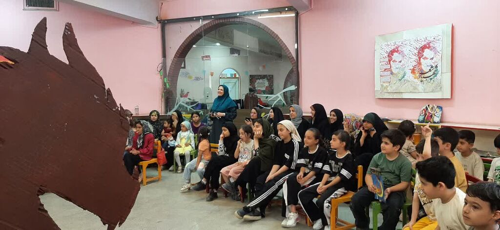 هم خوانی مادران و دختران در خان های شاهنامه؛ در رویداد ملی نوآورانه ی مرکز فرهنگی هنری شماره ۸ کانون استان قم