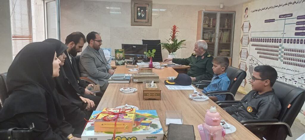 دیدار اعضای کودک کانون همدان با سردار ظفری