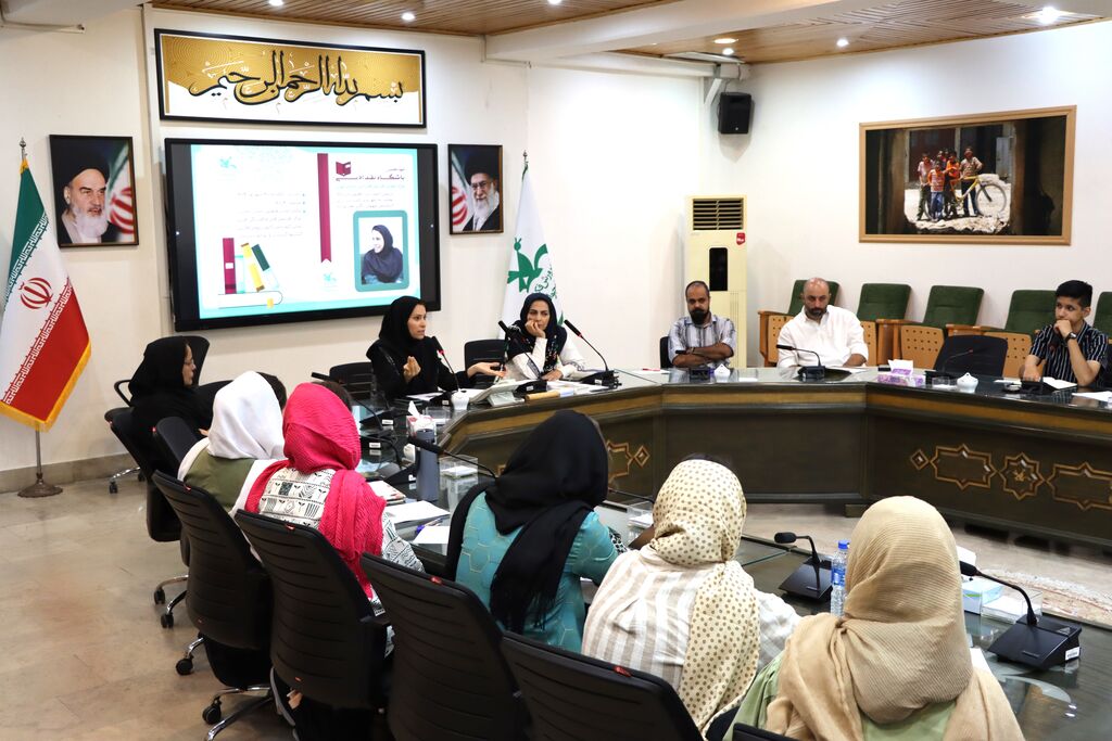 نقد ادبی تهران چهاردهمین نشست باشگاه نقد نوجوان کانون استان تهران