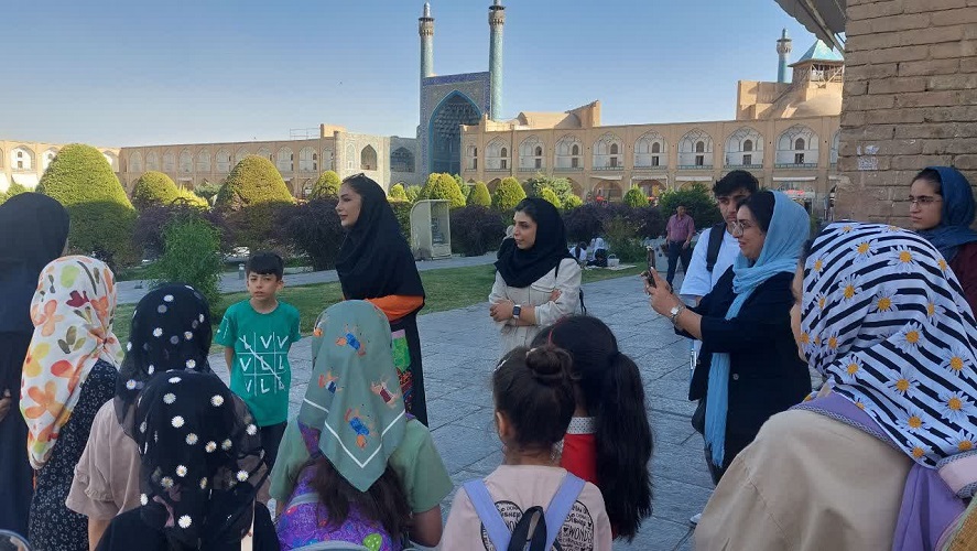 بازدید کانونیاران از مجموعه تاریخی میدان امام خمینی(ره) اصفهان نصفجهان