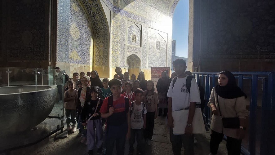 بازدید کانون‌یاران از مجموعه تاریخی میدان امام خمینی(ره) اصفهان نصف‌جهان