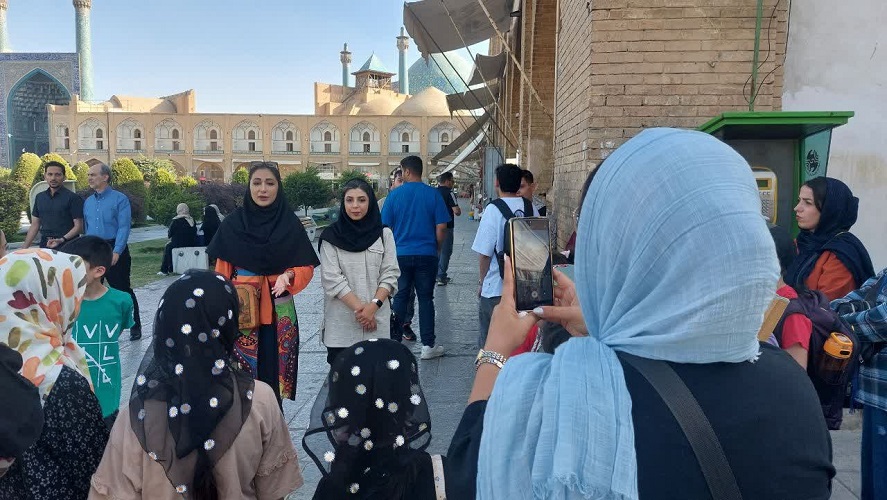 بازدید کانون‌یاران از مجموعه تاریخی میدان امام خمینی(ره) اصفهان نصف‌جهان