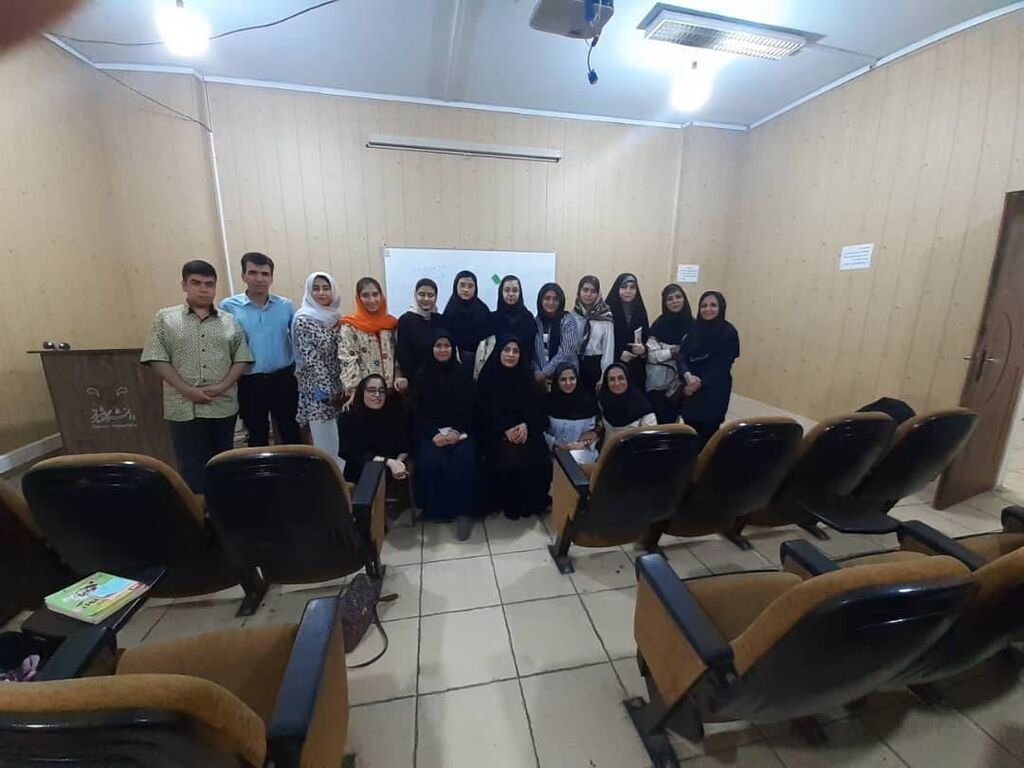 رمان «مادرم زاغچه» در کانون فارس نقد شد