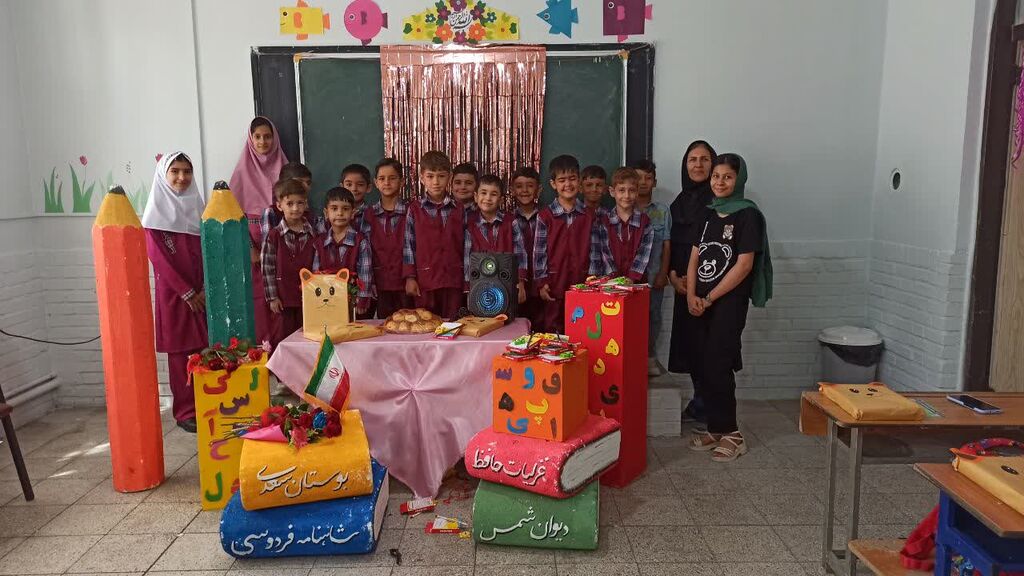 جشن آغاز مهر با همکاری کانون در مدارس حاشیه شهر قوچان