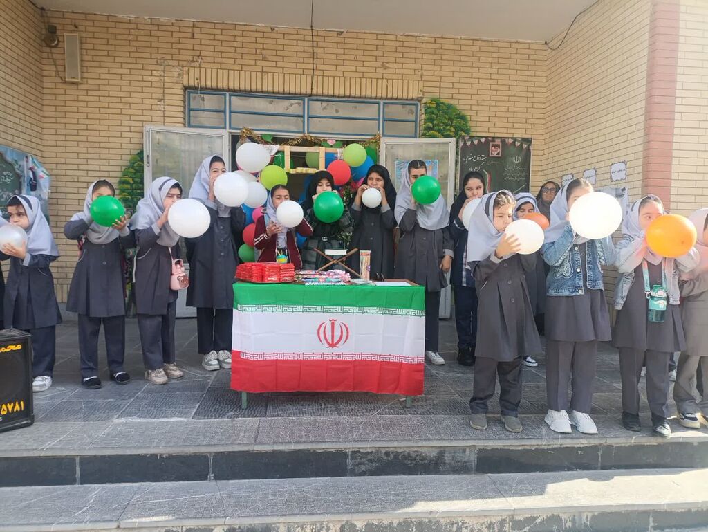 جشن آغاز مهر با همکاری کانون در مدارس حاشیه شهر قوچان