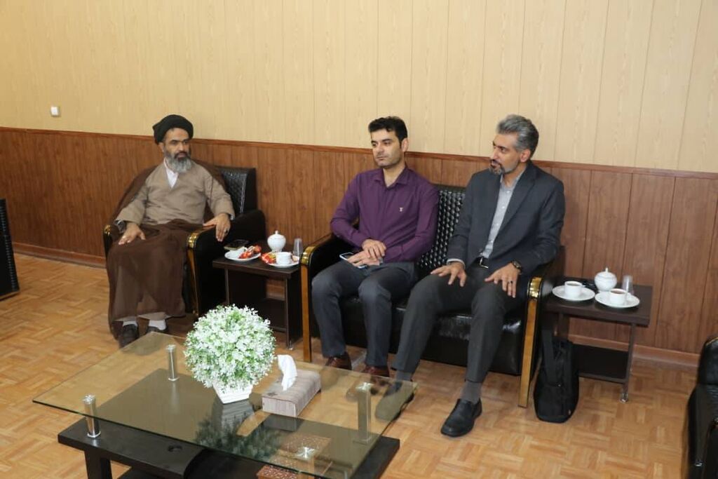 آغاز بهکار شعبه جدید کانون زبان ایران در کوار با حمایت مسئولان محلی