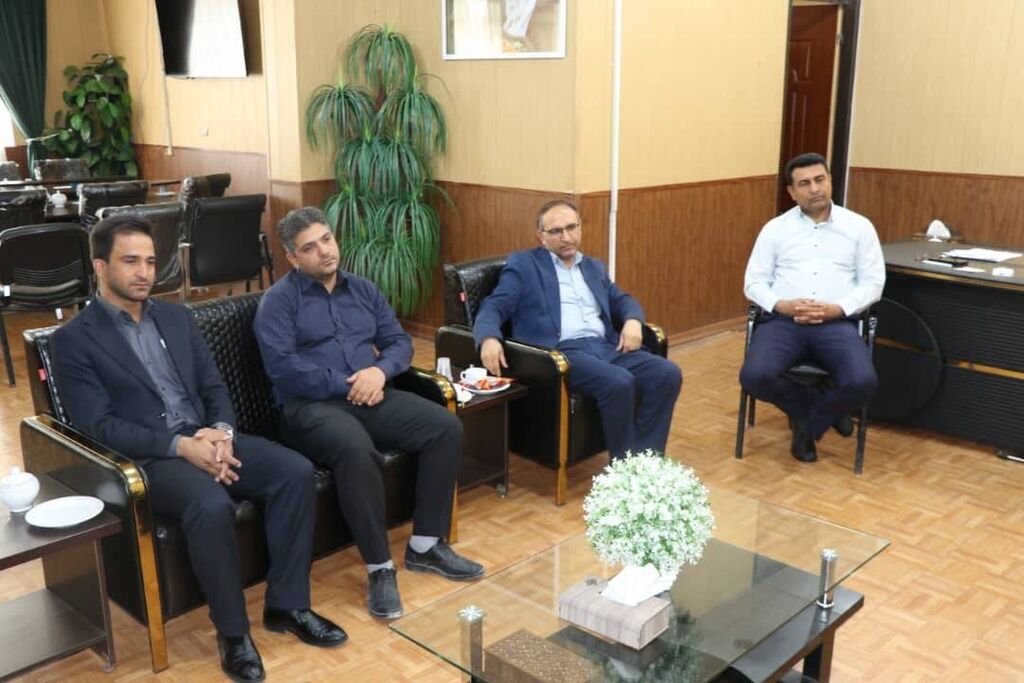 آغاز به‌کار شعبه جدید کانون زبان ایران در کوار با حمایت مسئولان محلی
