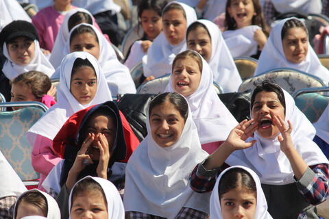در سومین روز از حضور تماشاخانه سیار کانون در استان آذربایجان شرقی میهمان شهر تبریز بود که با استقبال پرشور کودکان، نوجوانان و خانواده ها هم